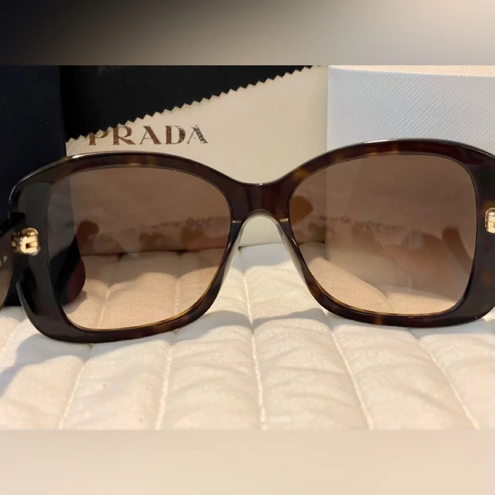 PRADA HERITAGE SUNGLASSES. WORN ONCE!!MOST WANTED STYLE❤️ - Picture 2 of 11